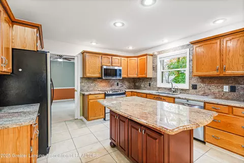 Kitchen - 746 Tanbark Dr, Dimondale, MI 48821 photo 1 of 4