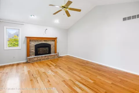 Living - 746 Tanbark Dr, Dimondale, MI 48821 photo 10 of 15