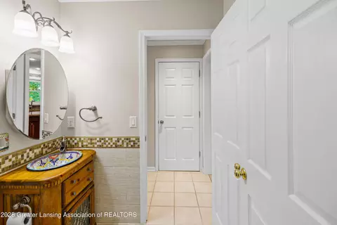 Entry Way - 746 Tanbark Dr, Dimondale, MI 48821 photo 6 of 12