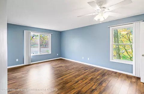 Living - 746 Tanbark Dr, Dimondale, MI 48821 photo 11 of 15