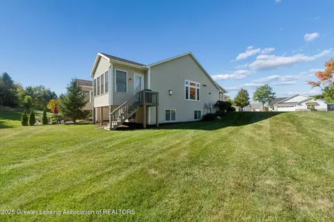 Exterior - 5342 E Hawk Hollow Dr, Bath, MI 48808 photo 3 of 4