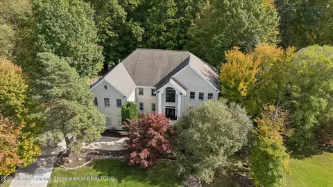 16959 Kernwood Rd, East Lansing, MI 48823