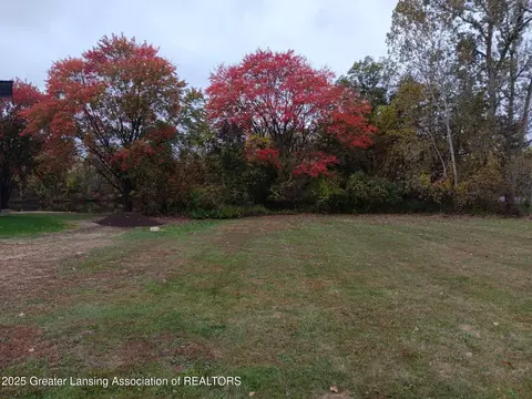 2745 Maritime Dr, Lansing, MI 48911