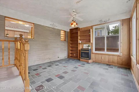 Living - 502 E Mcconnell St, Saint Johns, MI 48879 photo 6 of 7