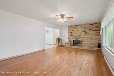 Living - 502 E Mcconnell St, Saint Johns, MI 48879 photo 2 of 7