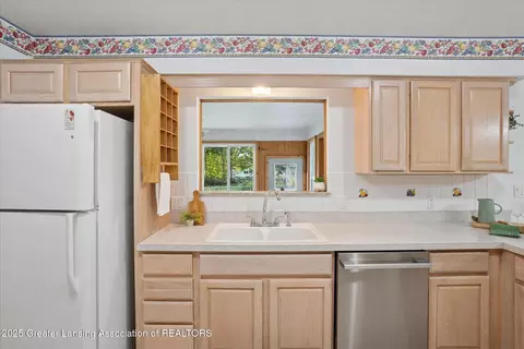 Kitchen - 502 E Mcconnell St, Saint Johns, MI 48879 photo 4 of 5