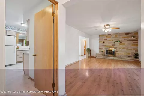 Entry Way - 502 E Mcconnell St, Saint Johns, MI 48879 photo 1 of 2