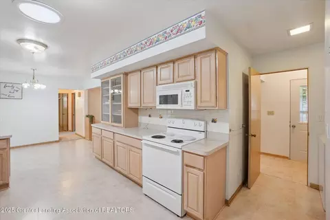 Entry Way - 502 E Mcconnell St, Saint Johns, MI 48879 photo 2 of 2