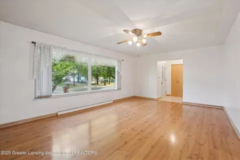 Living - 502 E Mcconnell St, Saint Johns, MI 48879 photo 5 of 7