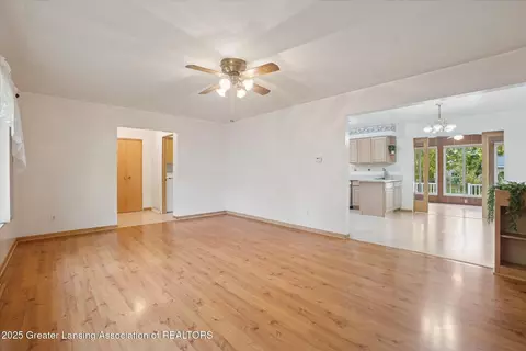 Living - 502 E Mcconnell St, Saint Johns, MI 48879 photo 4 of 7