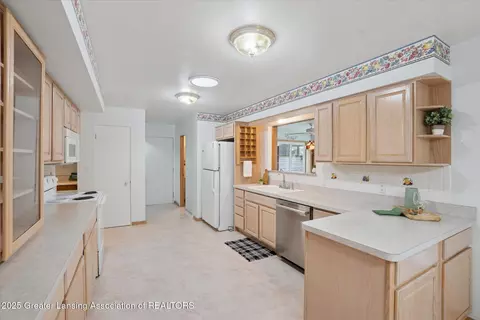 Kitchen - 502 E Mcconnell St, Saint Johns, MI 48879 photo 1 of 5
