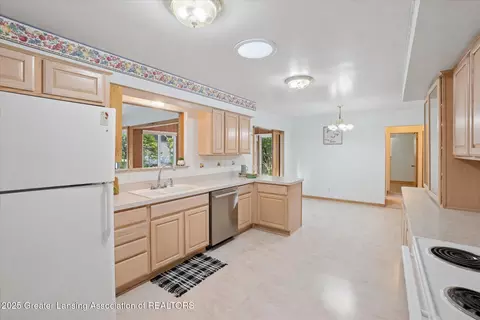 Kitchen - 502 E Mcconnell St, Saint Johns, MI 48879 photo 3 of 5