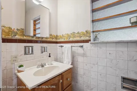 Bath - 502 E Mcconnell St, Saint Johns, MI 48879 photo 2 of 2