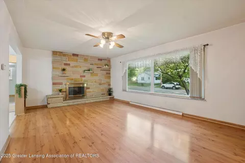 Living - 502 E Mcconnell St, Saint Johns, MI 48879 photo 3 of 7