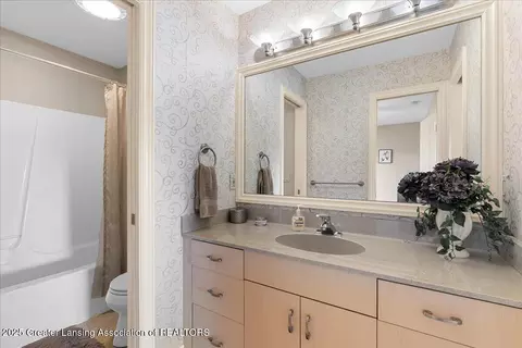 Bath - 11701 Hidden Ridge Dr, Dewitt, MI 48820 photo 2 of 5