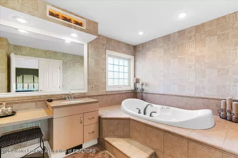 Bath - 11701 Hidden Ridge Dr, Dewitt, MI 48820 photo 3 of 5