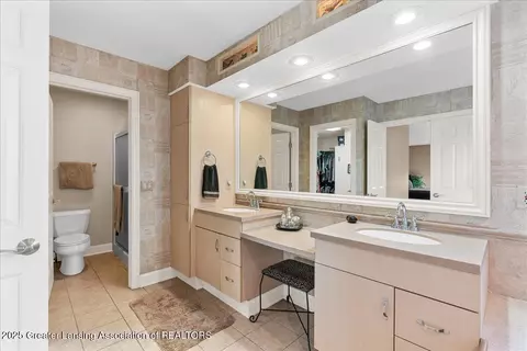 Bath - 11701 Hidden Ridge Dr, Dewitt, MI 48820 photo 4 of 5