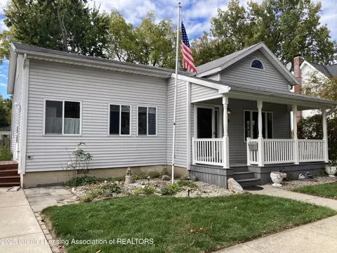 306 S Swegles St, Saint Johns, MI 48879