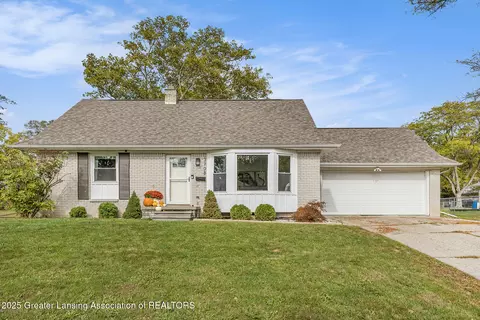 3708 Glasgow Dr, Lansing, MI 48911
