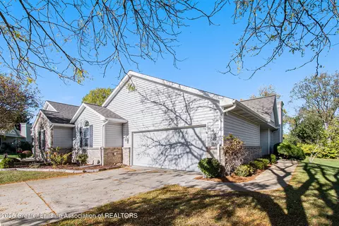 7321 Golf Gate Dr #39, Lansing, MI 48917