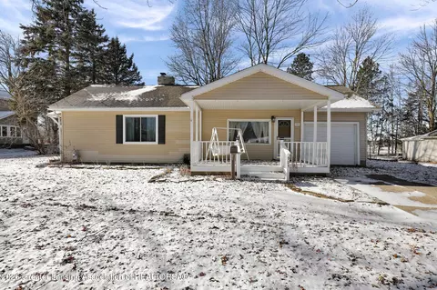 905 N Lansing St, Saint Johns, MI 48879