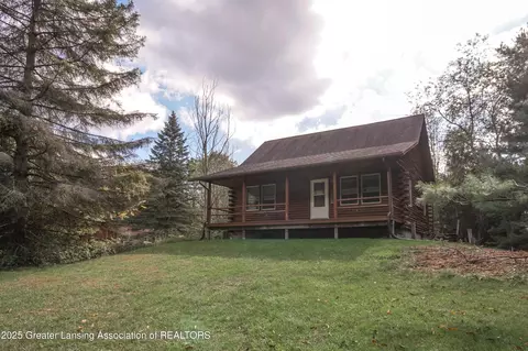 9515 W Moss Rd, Fowler, MI 48835
