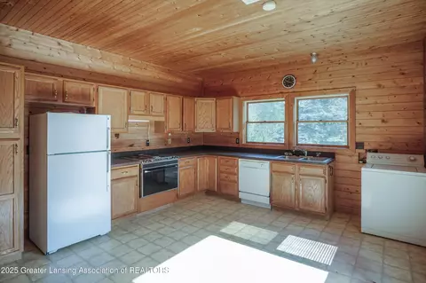 Kitchen - 9515 W Moss Rd, Fowler, MI 48835 photo 1 of 3