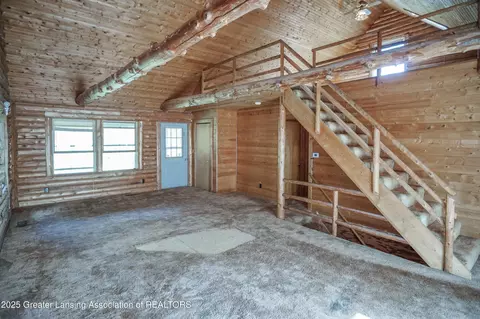 Living - 9515 W Moss Rd, Fowler, MI 48835 photo 2 of 4