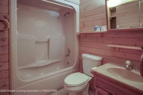 Bath - 9515 W Moss Rd, Fowler, MI 48835 photo 1 of 1