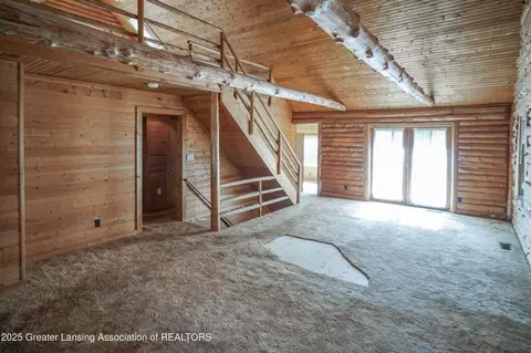 Living - 9515 W Moss Rd, Fowler, MI 48835 photo 3 of 4