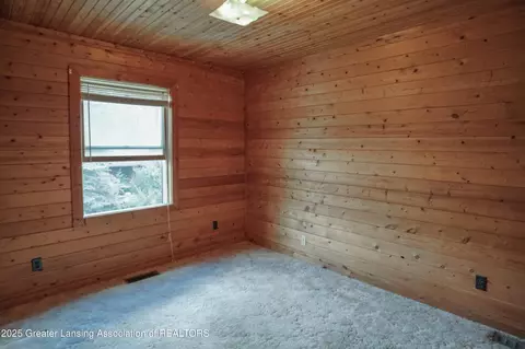 Bedroom - 9515 W Moss Rd, Fowler, MI 48835 photo 5 of 9