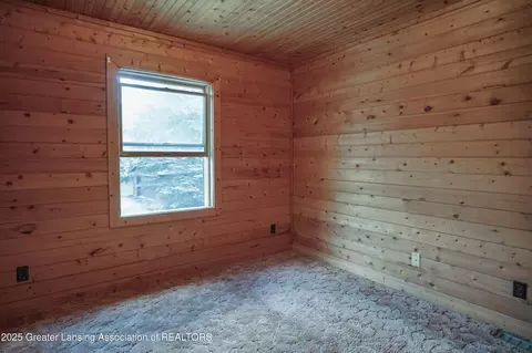 Bedroom - 9515 W Moss Rd, Fowler, MI 48835 photo 4 of 9