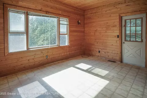 Living - 9515 W Moss Rd, Fowler, MI 48835 photo 4 of 4