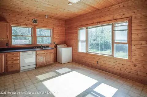 Kitchen - 9515 W Moss Rd, Fowler, MI 48835 photo 2 of 3