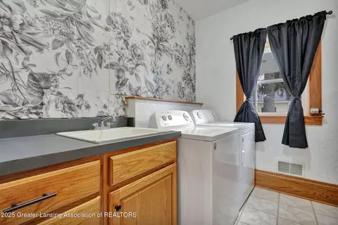 214 E Main St, Westphalia, MI 48894 photo 23