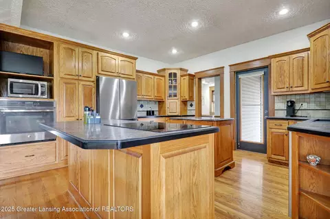 214 E Main St, Westphalia, MI 48894 photo 17