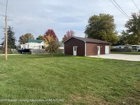 203 E Middleton St, Middleton, MI 48856 photo 4
