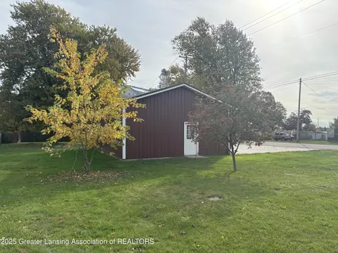 203 E Middleton St, Middleton, MI 48856 photo 3