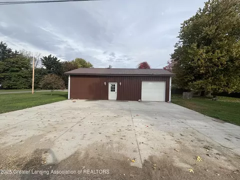 203 E Middleton St, Middleton, MI 48856 photo 2
