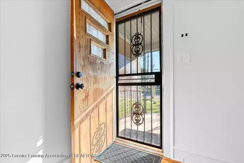 Entry Way - 1323 E Csar E Chvez Ave, Lansing, MI 48906 photo 1 of 2
