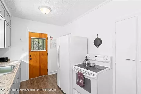 Kitchen - 1323 E Csar E Chvez Ave, Lansing, MI 48906 photo 2 of 3