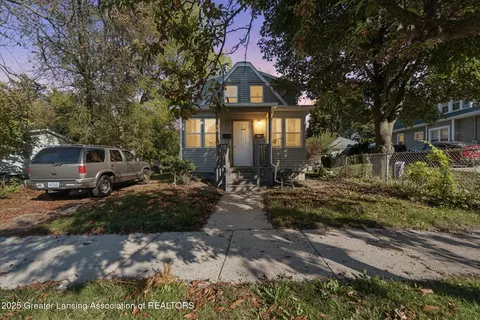 1120 Alsdorf St, Lansing, MI 48910