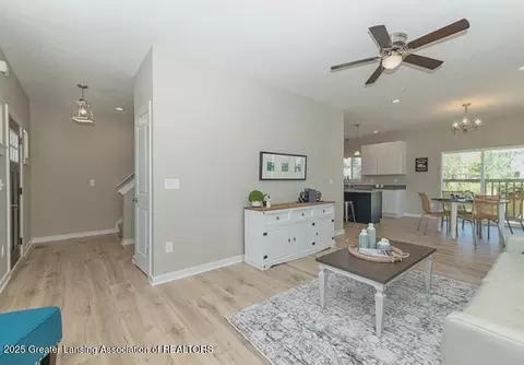Entry Way - 6 Main, Owosso, MI 48867 photo 2 of 2
