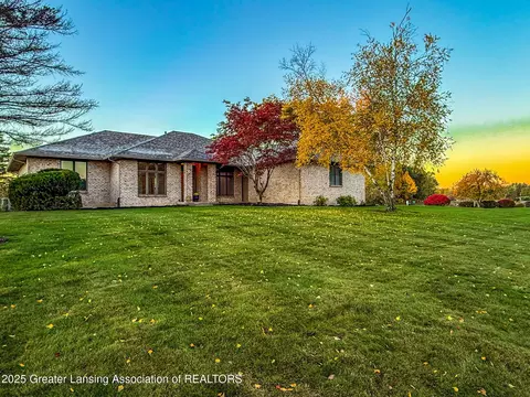 9905 Oak Island Dr, Laingsburg, MI 48848