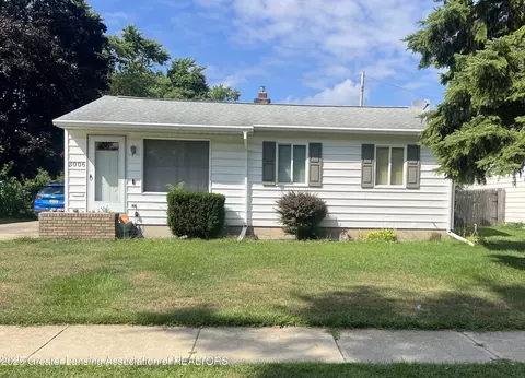 3006 Hillcrest St, Lansing, MI 48911