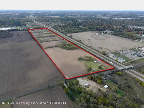 882 Island Hwy, Charlotte, MI 48813