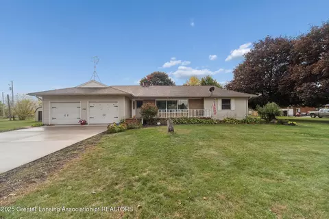 124 E Fulton St, Middleton, MI 48856