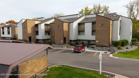 1571 W Pond Dr #20, Okemos, MI 48864
