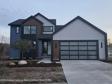 15347 Sherwood Ln, Lansing, MI 48906