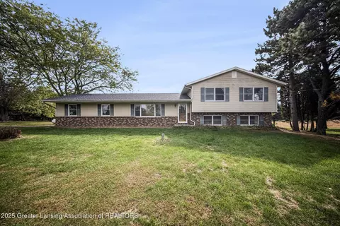 1138 E Dexter Trl, Dansville, MI 48819